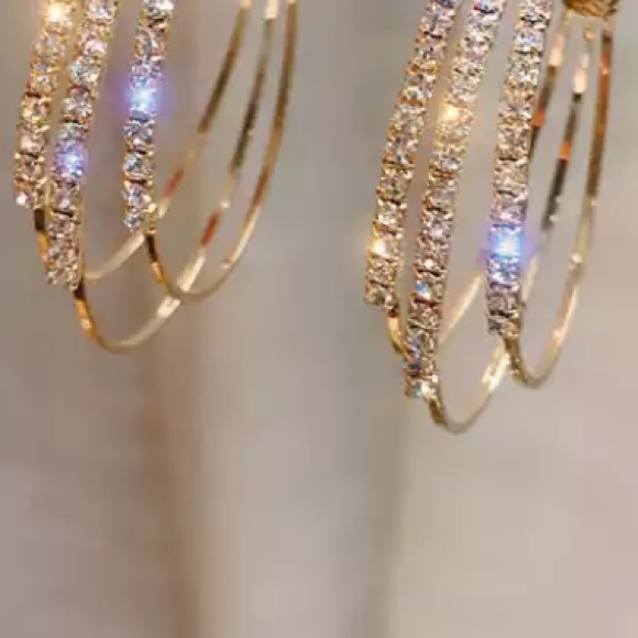 New luxury 18k gold plated hoop Earrings - Picture 2 of 4